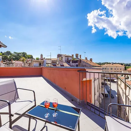 In With Sea View Terrace Appartement Pula