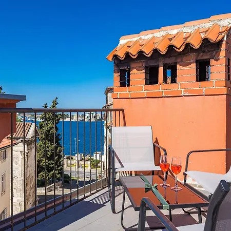 In With Sea View Terrace Appartement Pula